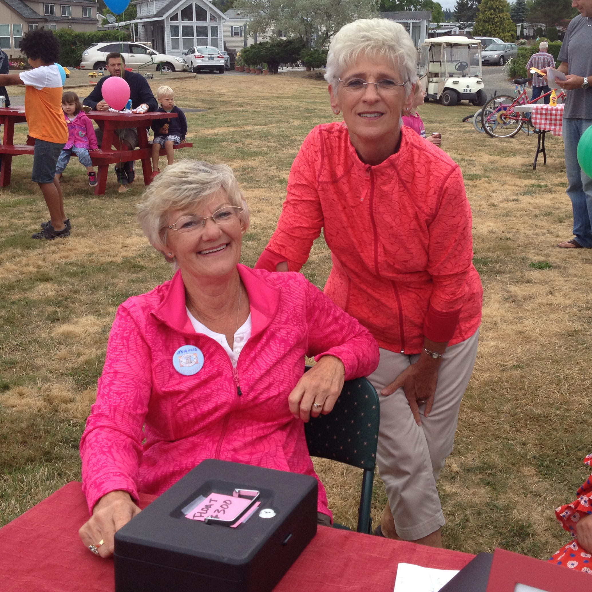 VolunteersJoanne&Arlene